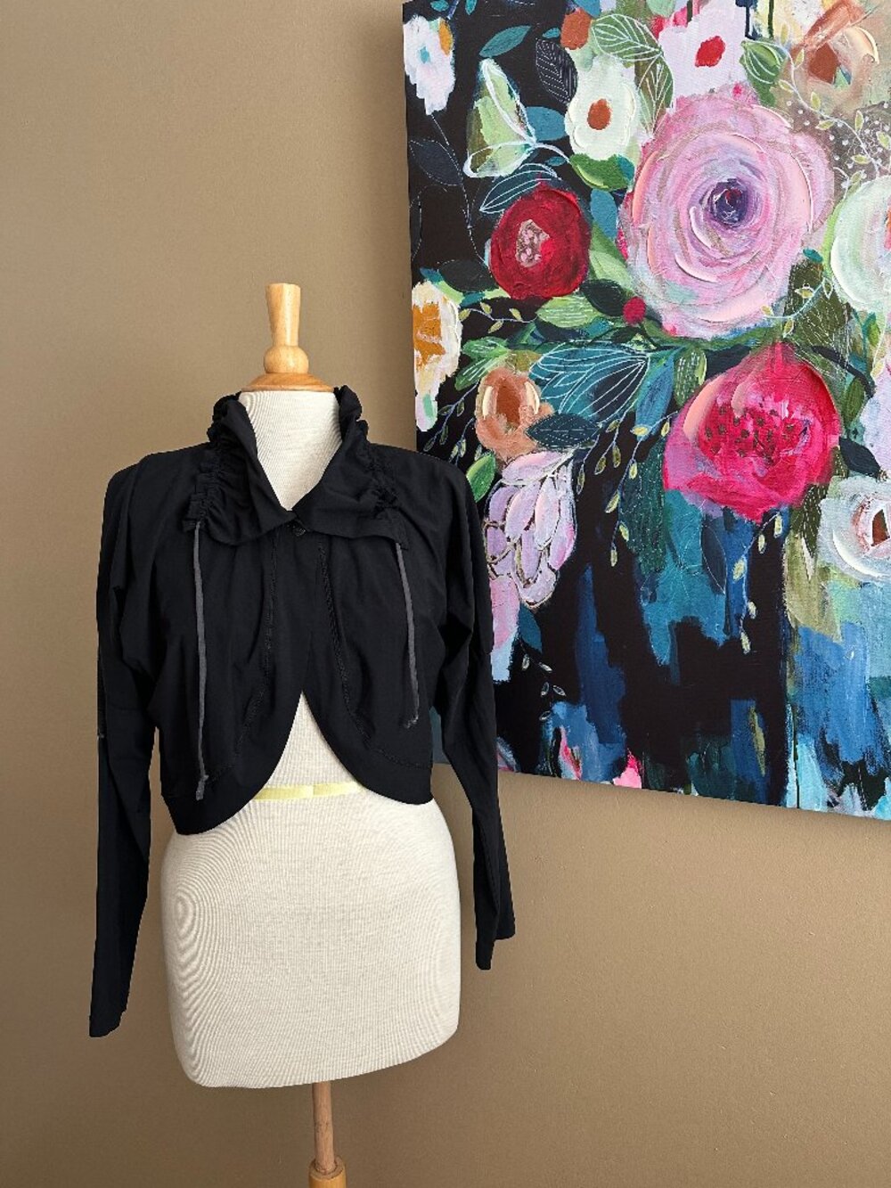 Sun Light Black Ruffle Cropped Jacket Shrug Bolero Athleisure Layer Medium Large